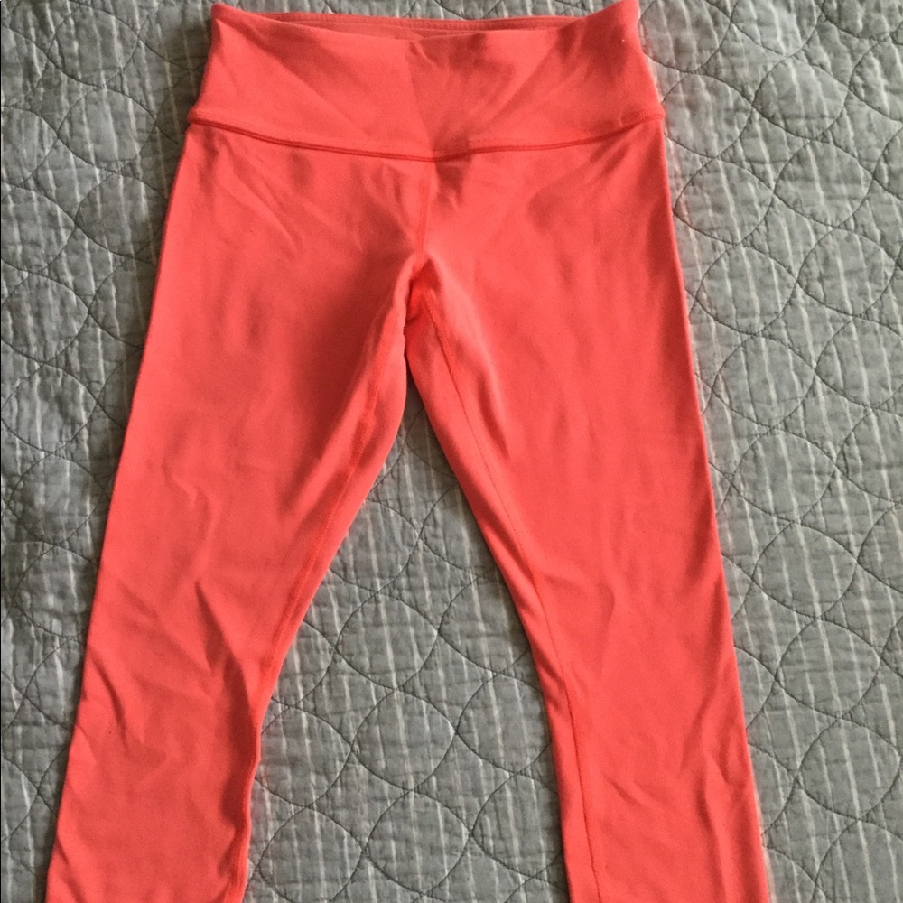 GUC lululemon Wunder Under Crops